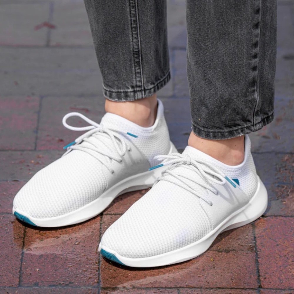 VESSI Women’s Everyday waterproof sneakers, size 10